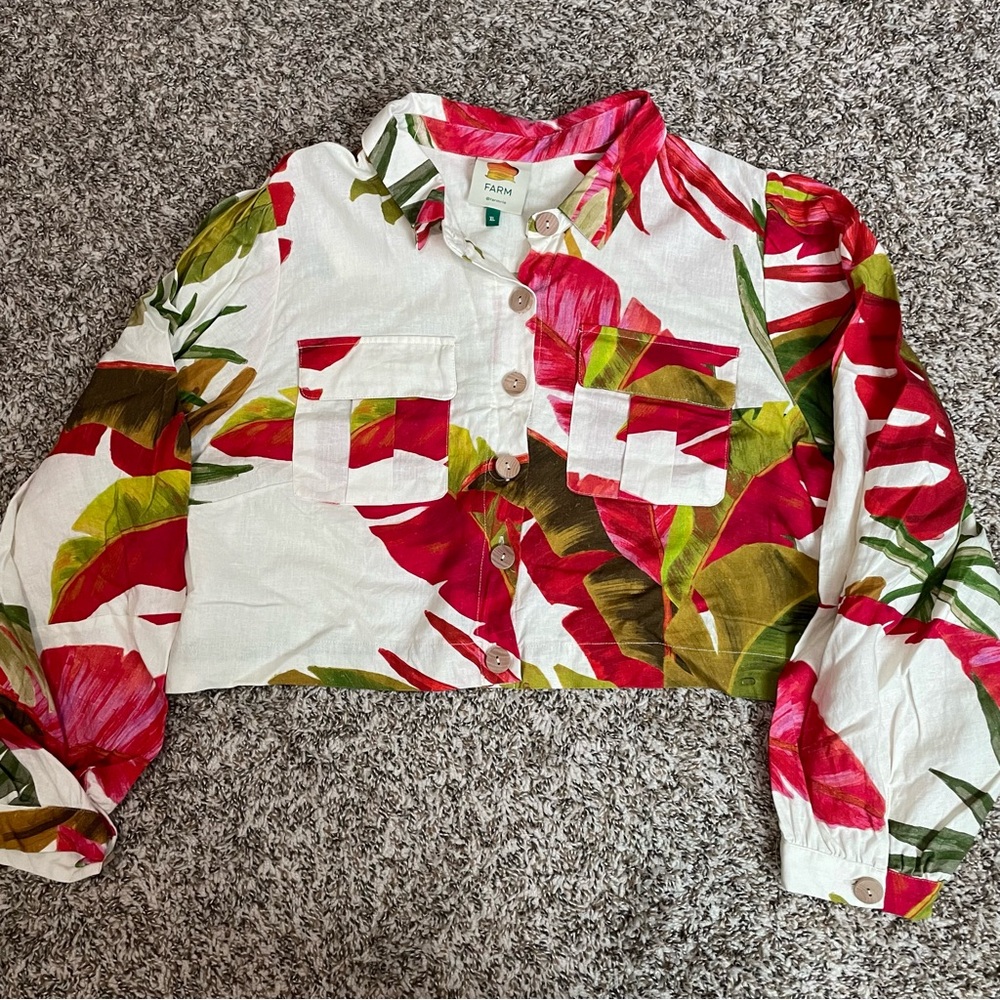 FARM Rio White Cropped Button-Down with Red & Green Tropical Leaf Print